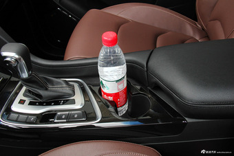 2017款宝骏560 1.5T DCT尊享型