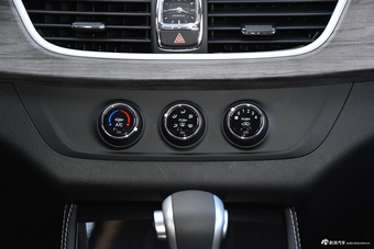 2019款宝骏730 1.5T自动DCT时尚型7座