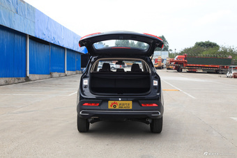 2017款宝骏560 1.5T DCT尊享型