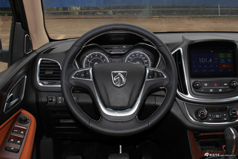 2017款宝骏560律动版1.8L iAMT尊享型