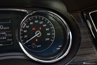 2016款宝骏730 1.8L AMT智能手动7座豪华型 7座