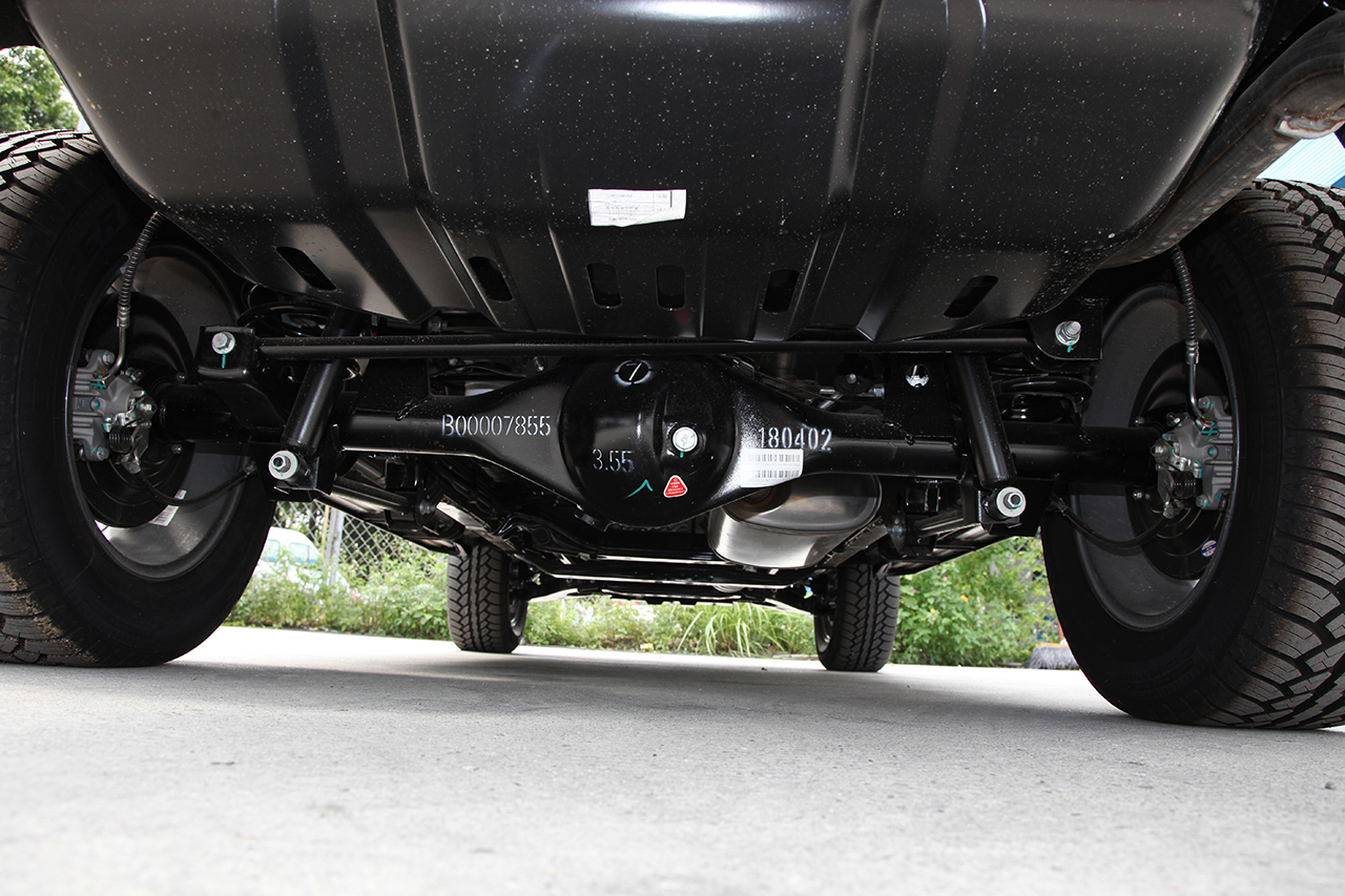 2018款北京BJ40L 2.0T手动柴油四驱尊贵版