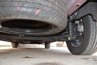  2017款北汽威望 M50f 1.3T手动豪华型（红）