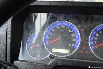 2016款战旗2.0L手动加长豪华型 三门版 国V