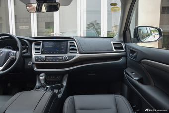 2018款汉兰达2.0T自动四驱至尊版7座