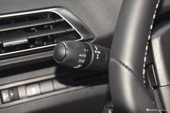 2018款标致4008 1.6T自动豪华版350THP