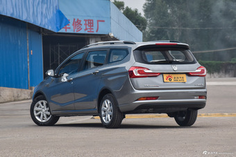 2017款宝骏310W 1.5L手动时尚型