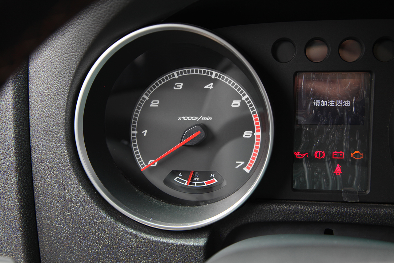 2016款北京BJ40L 2.3T自动两驱尊贵版