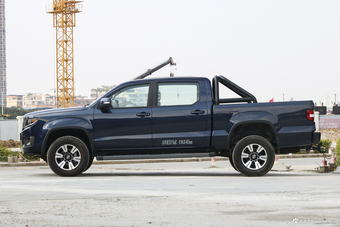 2017款黄海N3 2.5T手动两驱运动版JE4D25C