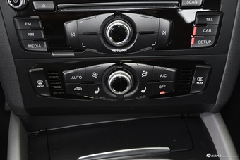 2018款奥迪Q5 Plus 2.0T自动40TFSI进取型典藏版