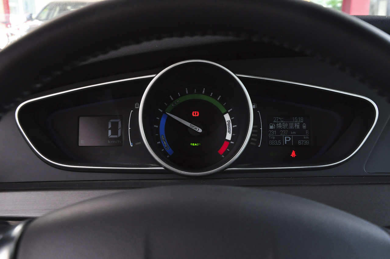 2016款荣威e550 1.5L自动旗舰版