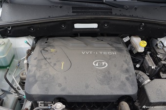 2016款宝骏560 .1.8L AMT智能手动豪华型 (白色)