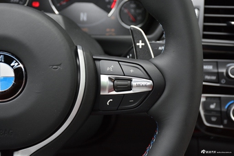 2017款宝马M4自动敞篷轿跑车