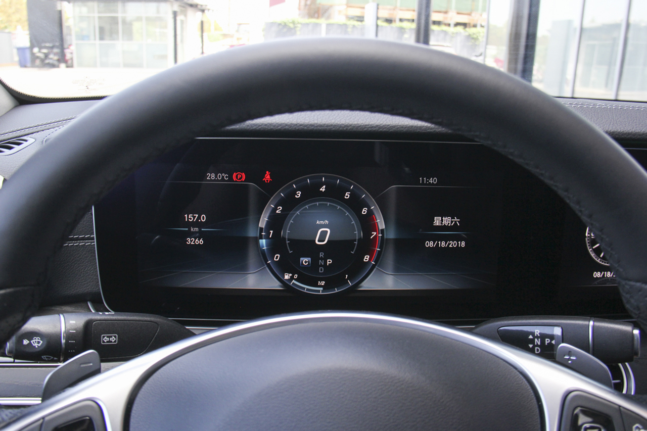2018款奔驰E级改款2.0T自动 300L 豪华型