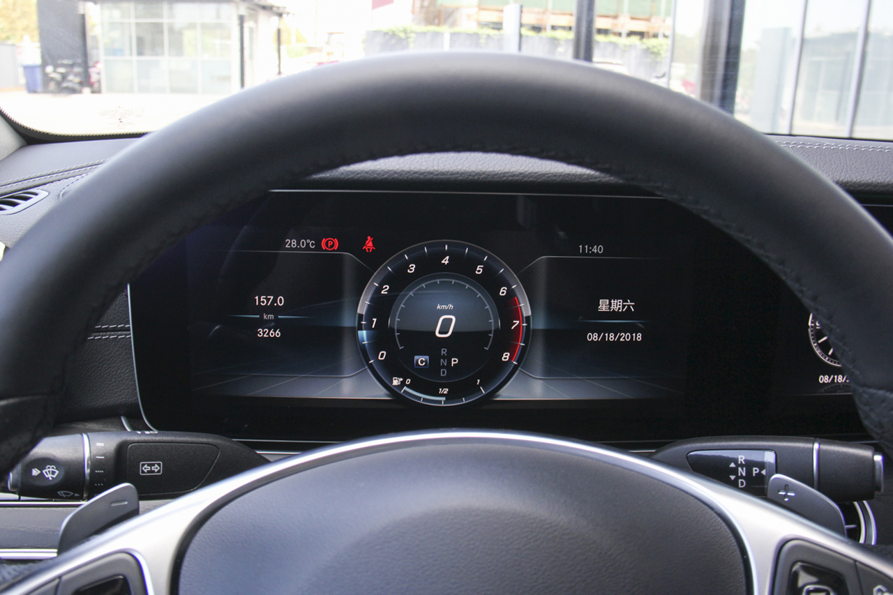 2018款奔驰E级改款2.0T自动 300L 豪华型