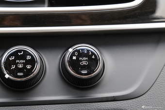 2017款宝骏560 1.5T 手动舒适型7座 