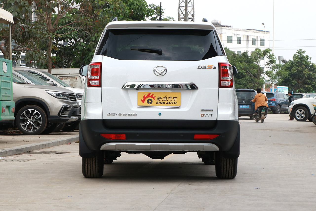 2017款北汽幻速S3 1.5L手动豪华型