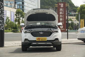 2018款奔腾X40网红版 1.6L自动豪华型图片