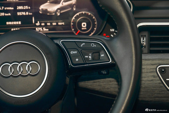 2018款奥迪A4L 2.0T自动30周年年型45 TFSI quattro个性运动版