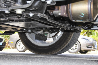 2016款揽胜极光2.0T自动SE智耀版 玉龙雪山白