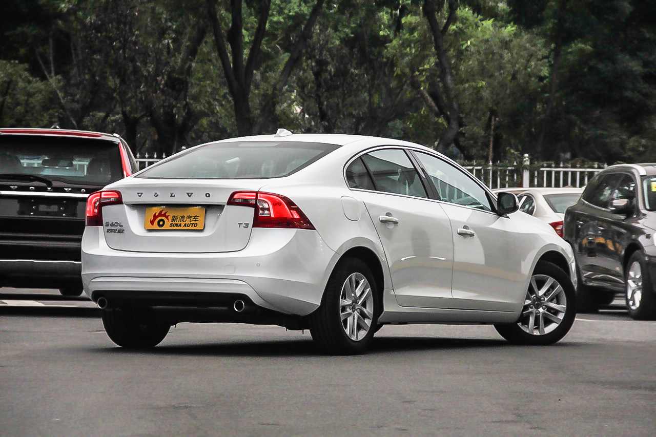 2017款沃尔沃S60L 1.5T自动T3智进版