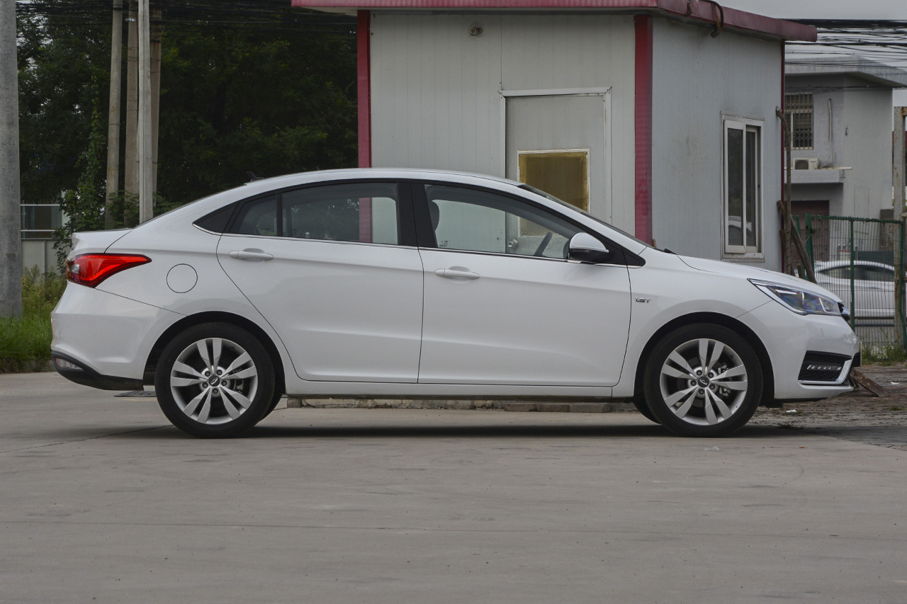 2017款艾瑞泽5 SPORT 1.5T手动时尚版