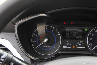 2016款悦翔V7 1.6L自动乐趣型国IV