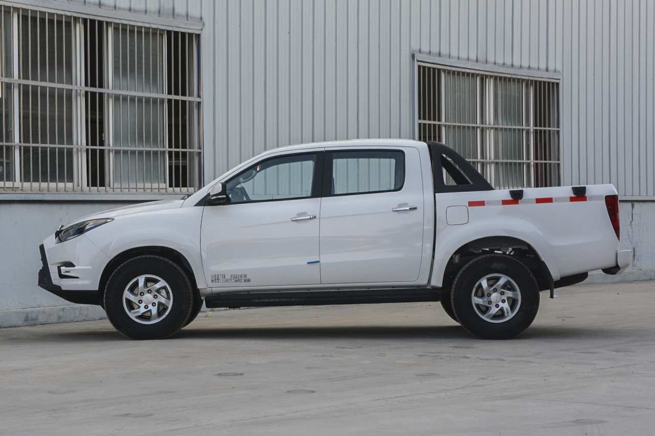 2017款域虎2.4T手动柴油四驱豪华版JX4D24A5