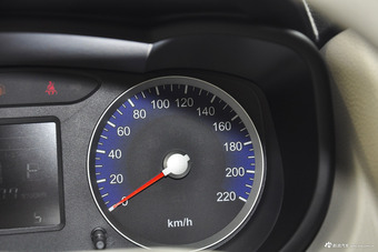 2015款启辰D50 1.6L自动时尚版