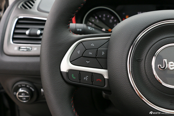 2017款指南者2.4L自动 200TS高性能四驱版