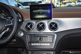 2016款改款奔驰CLA级 CLA260 2.0T 4MATIC