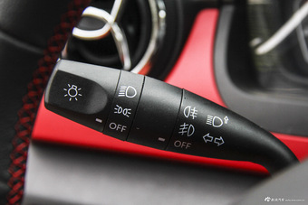 2016款昌河Q25 1.5L手动乐趣版 炫酷白