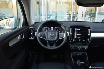 2019款沃尔沃XC40 2.0T四驱子夜亚马逊蓝T4