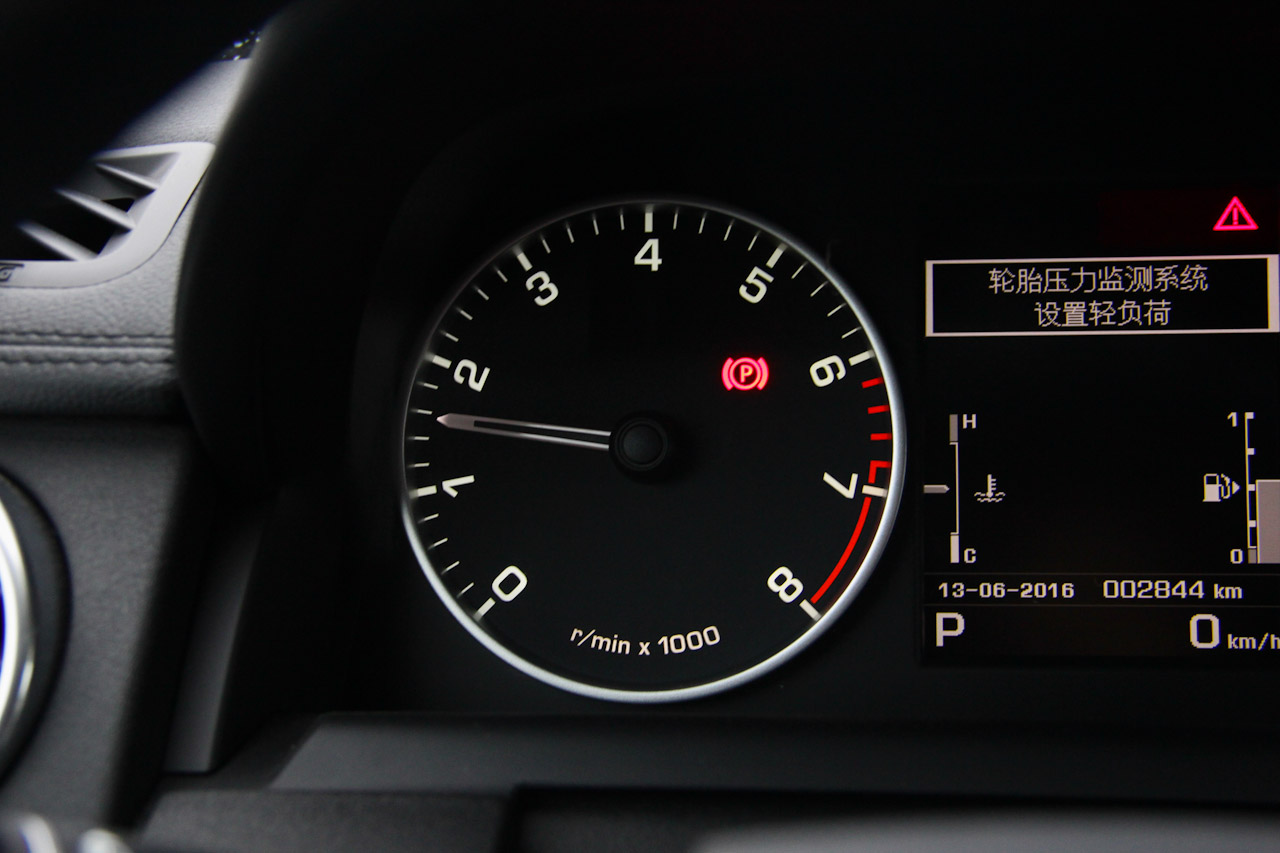 2016款第四代发现3.0T自动SC曜黑典藏版 SE