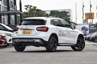 2017款奔驰GLA级 GLA220 2.0T自动4MATIC时尚型