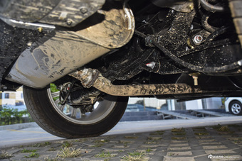 2015款陆风X7 2.0T自动全景尊贵版