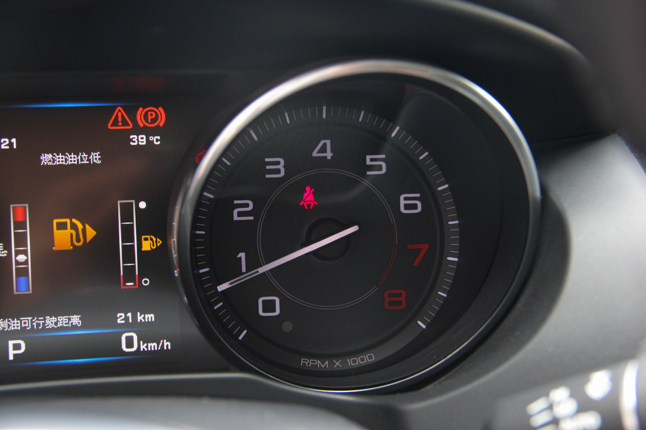 2015款捷豹XE R-SPORT 2.0T自动i4 Ti (240PS)