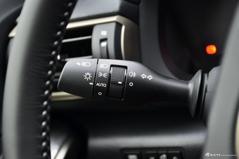 2017款雷克萨斯IS 2.0T自动300豪华版