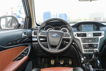 2015款揽福2.4L手动汽油两驱标准型