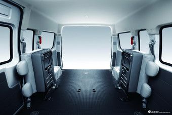 2017款上汽大通V80傲运通