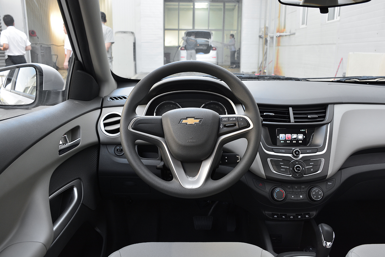 2018款雪佛兰赛欧3  1.5L AMT幸福天窗版