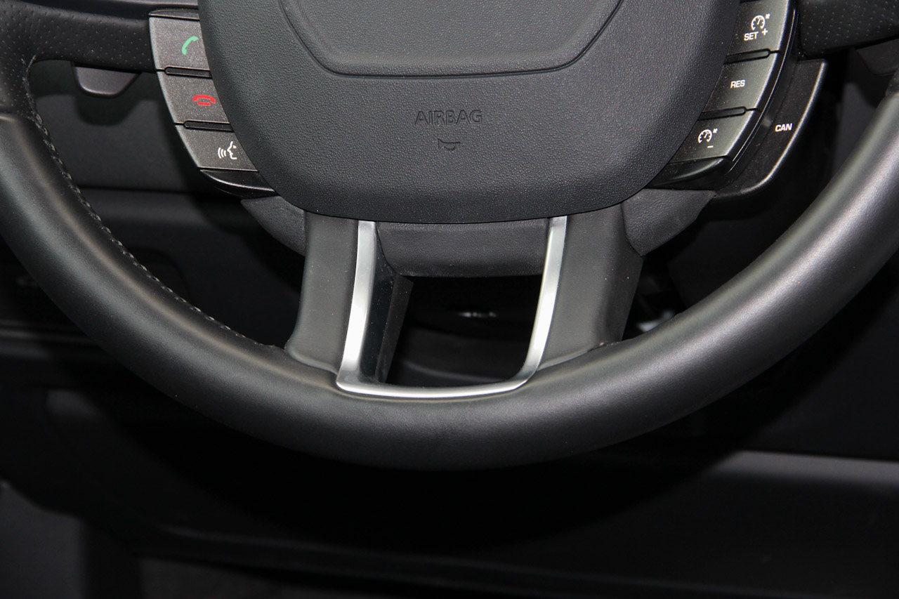 2015款揽胜极光2.0T自动锐动版