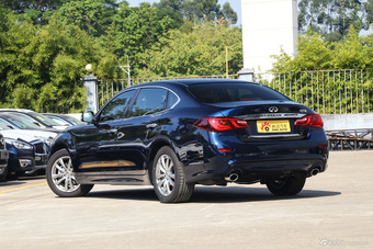 2017款英菲尼迪Q70L 2.5L自动精英版