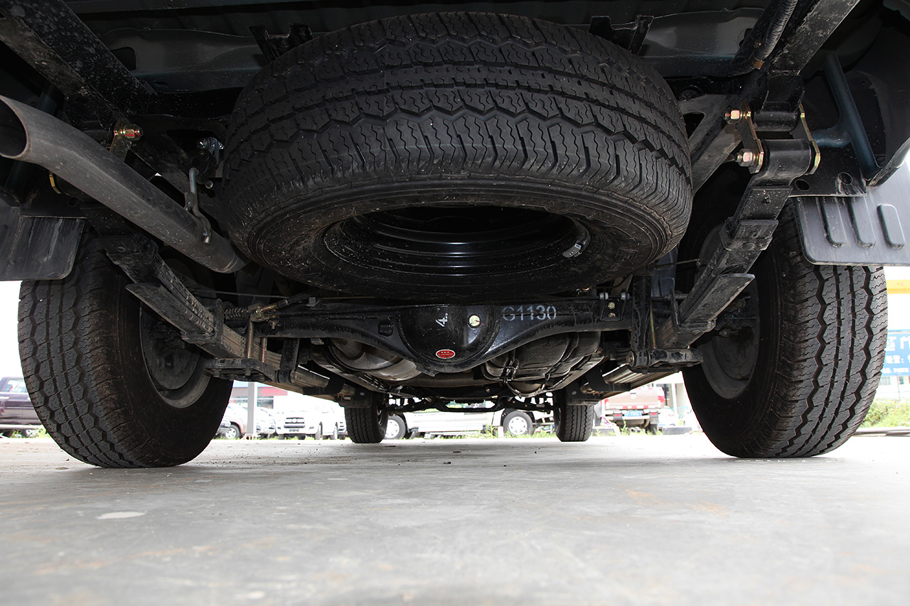 2017款小老虎2.8T手动柴油国V标准型中双排CA4D28C5-1B