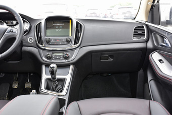 2016款 宝骏560 1.8L手动豪华型