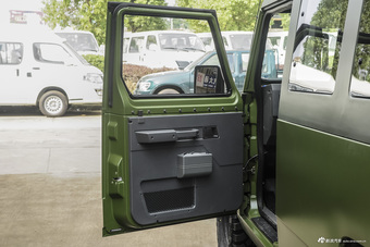 2013款 勇士 2.7L 三门四驱汽油版