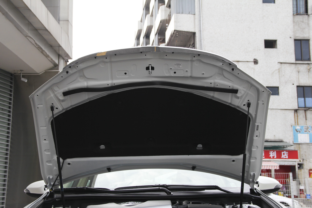 2016款凯美瑞2.0L自动十周年纪念领先版