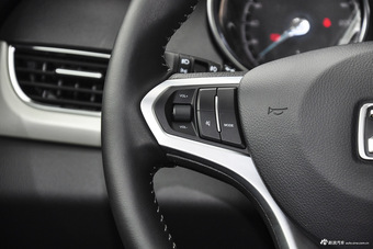 2016款众泰SR7 1.5T手动魔方之路版