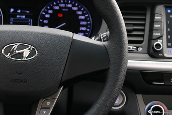 2017款名图1.6T自动智能型GLS