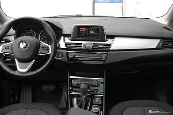 2018款宝马2系旅行车218i 1.5T自动时尚型